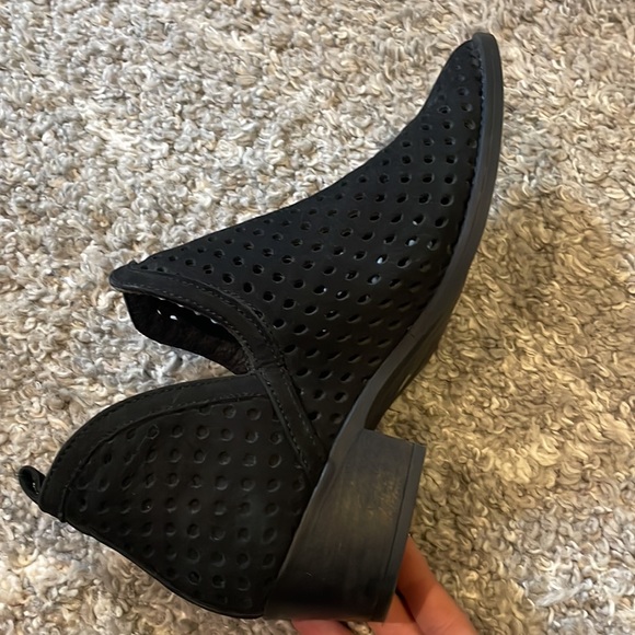Steve Madden black booties - Picture 4 of 10